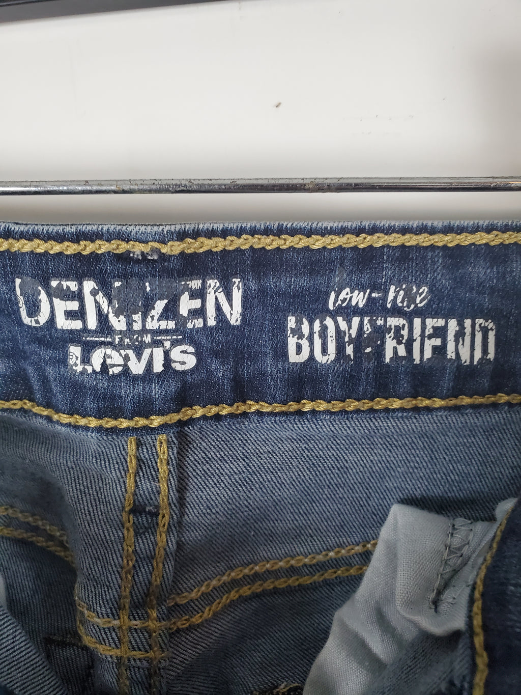 Denizen from Levi's Low-Rise Boyfriend Jeans W27