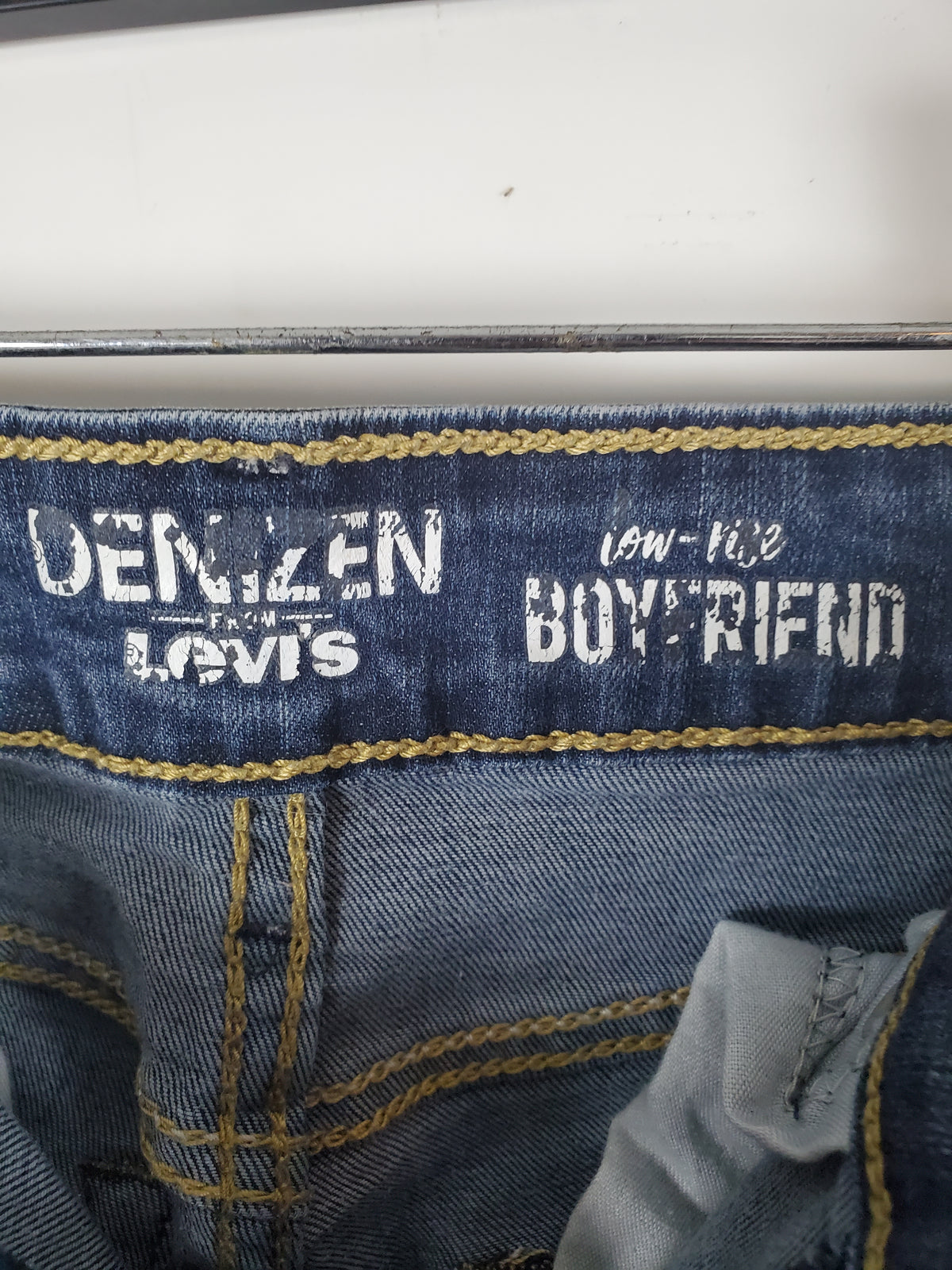 Denizen from Levi's Low-Rise Boyfriend Jeans W27