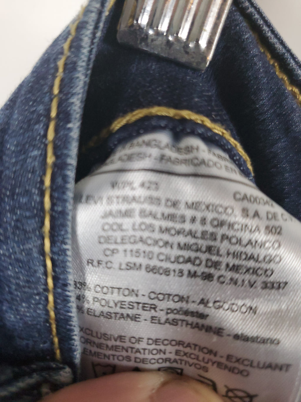 Denizen from Levi's Low-Rise Boyfriend Jeans W27