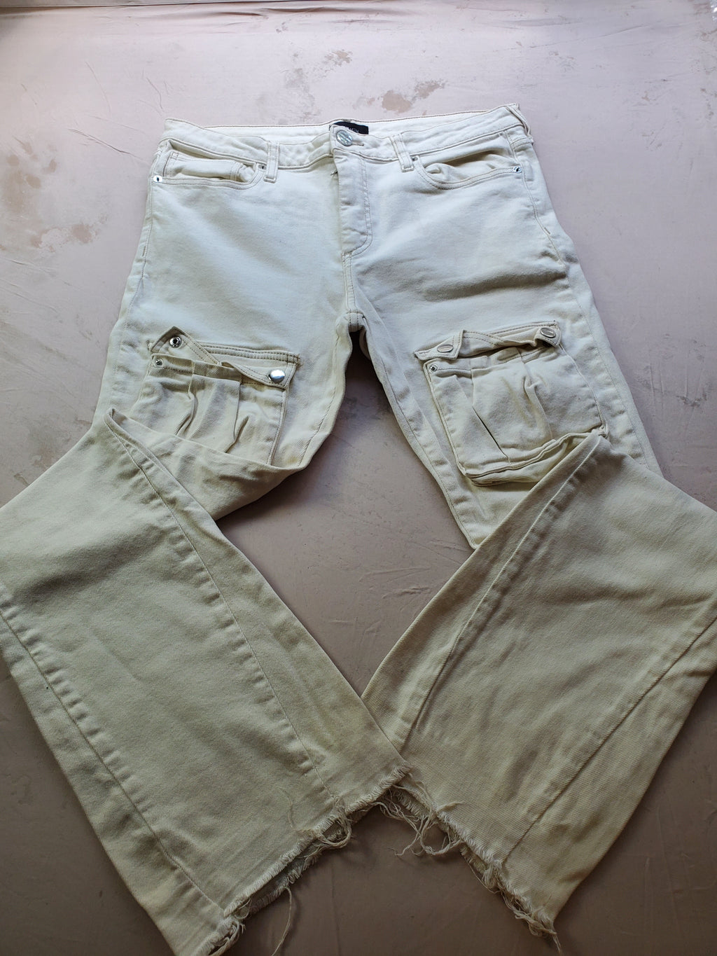 Nova Men Cargo Denim Jeans – Size 34x32 – Light Beige – Distressed Hem