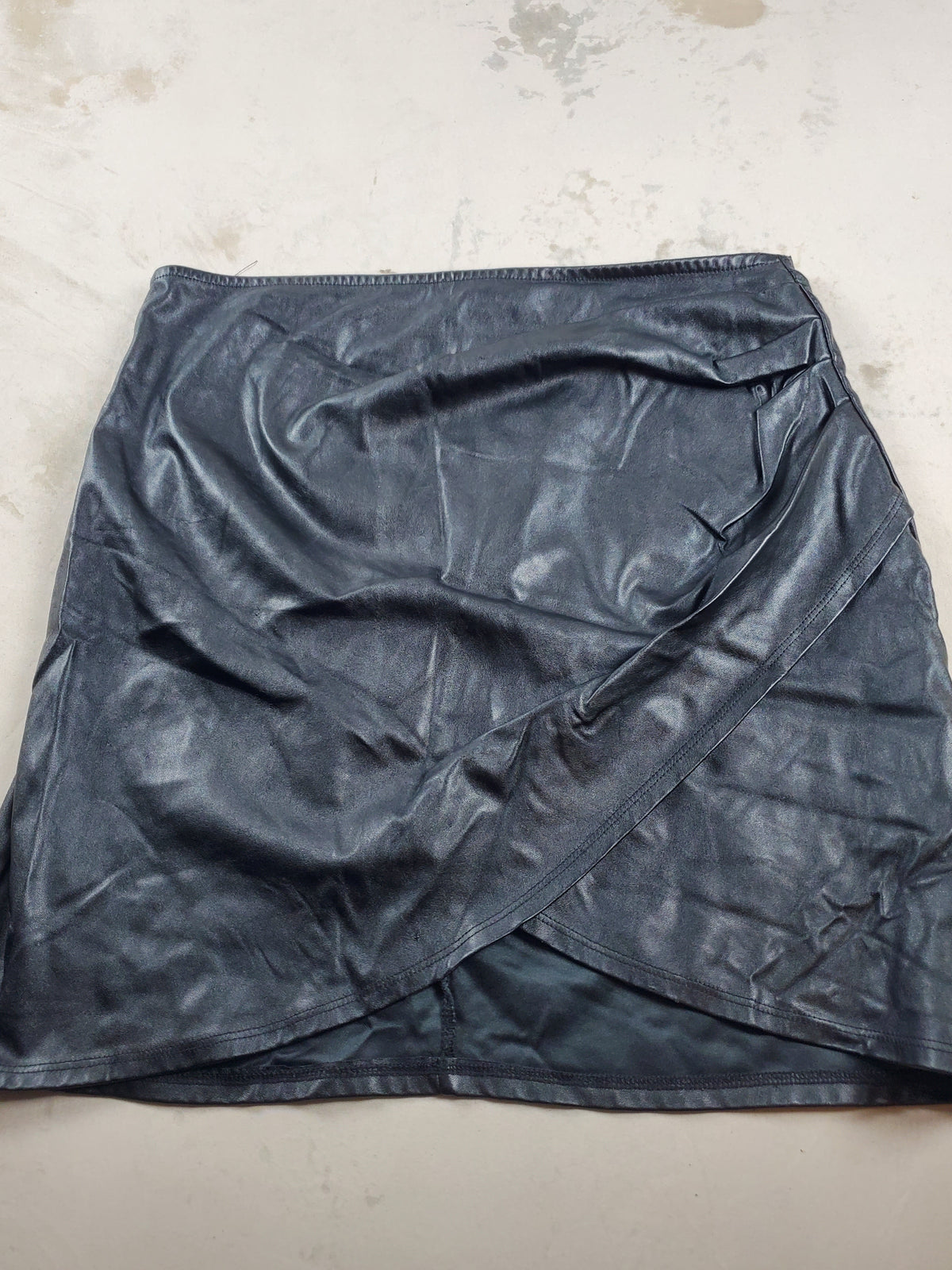 Windsor Faux Leather cross flap Mini Skirt – Black – Zip Detail – Size 29” Waist