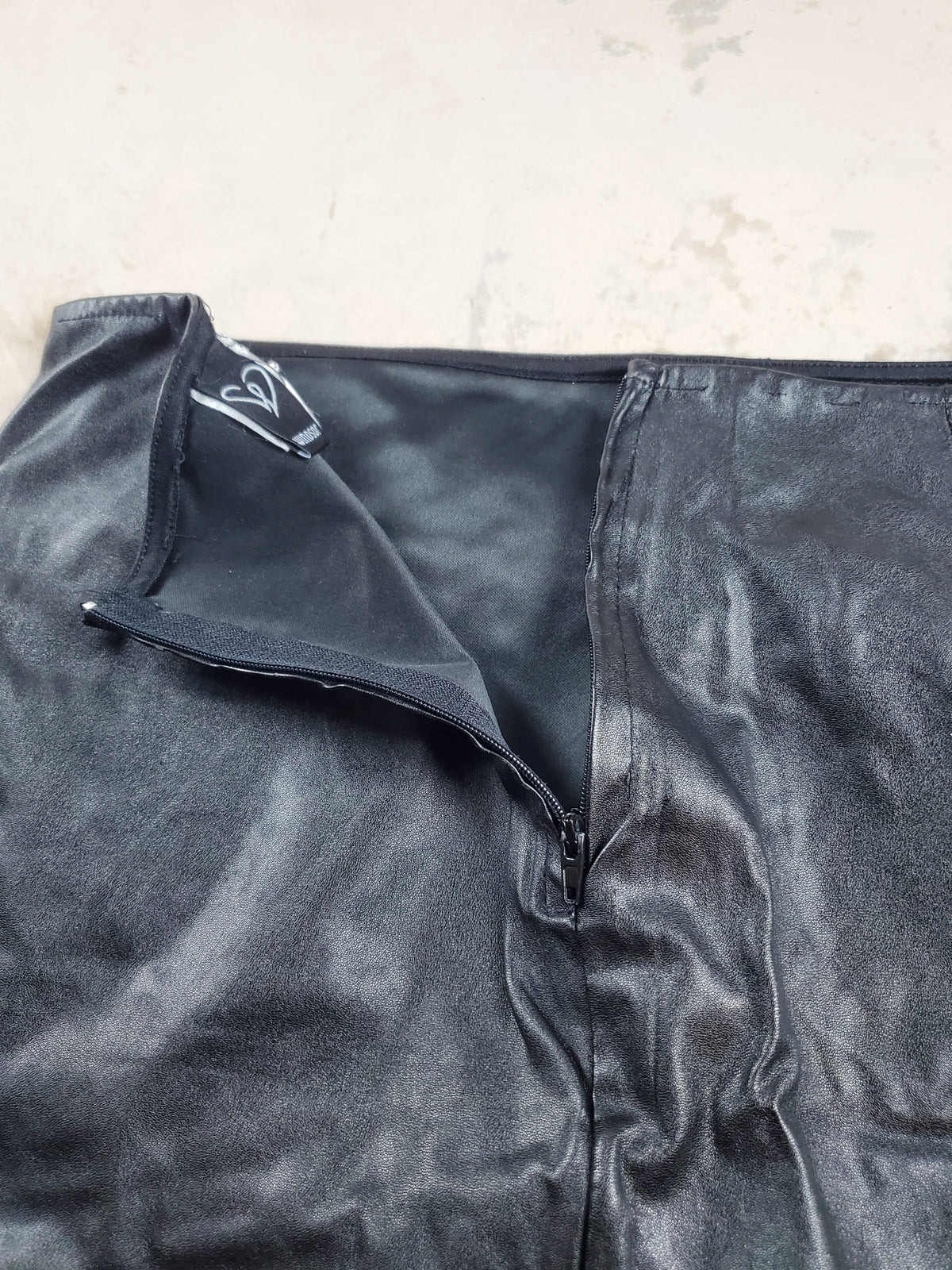 Windsor Faux Leather cross flap Mini Skirt – Black – Zip Detail – Size 29” Waist