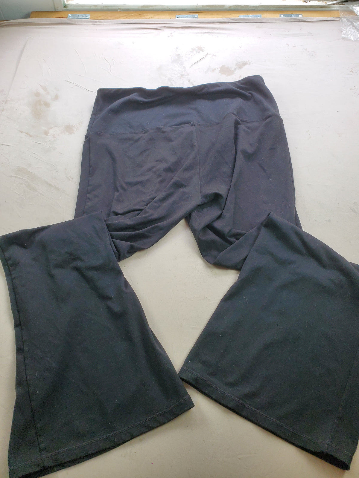 Women’s Black Flare Leggings – Size 32x28 – Elastic Waist – No Pockets – 11" Flare
