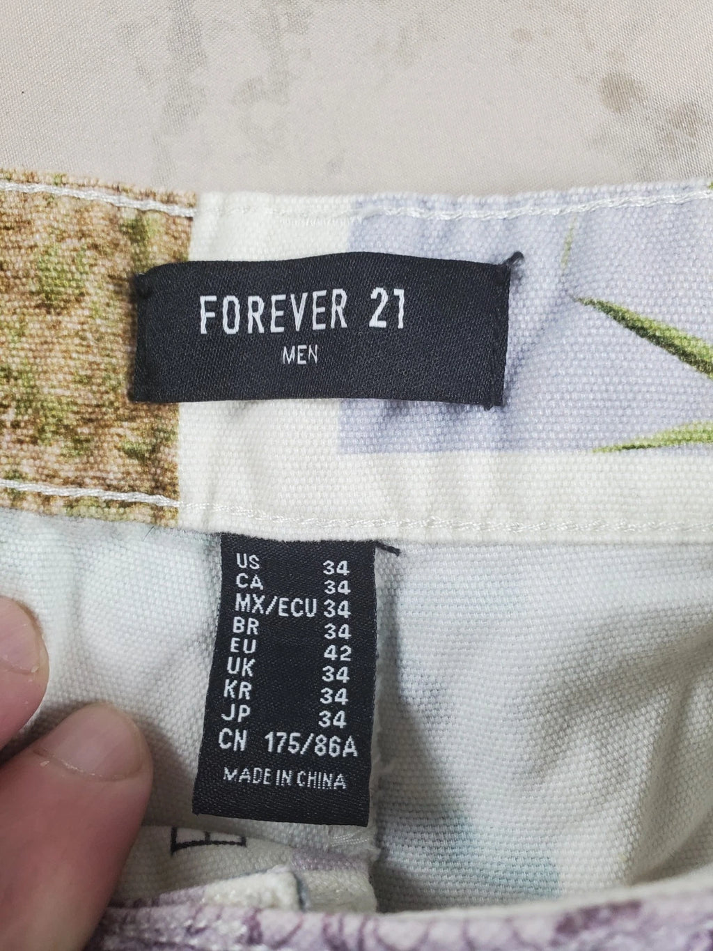 Forever 21 Men’s Casual Shorts Size 34 – Classic Fit – Great Everyday Wear
