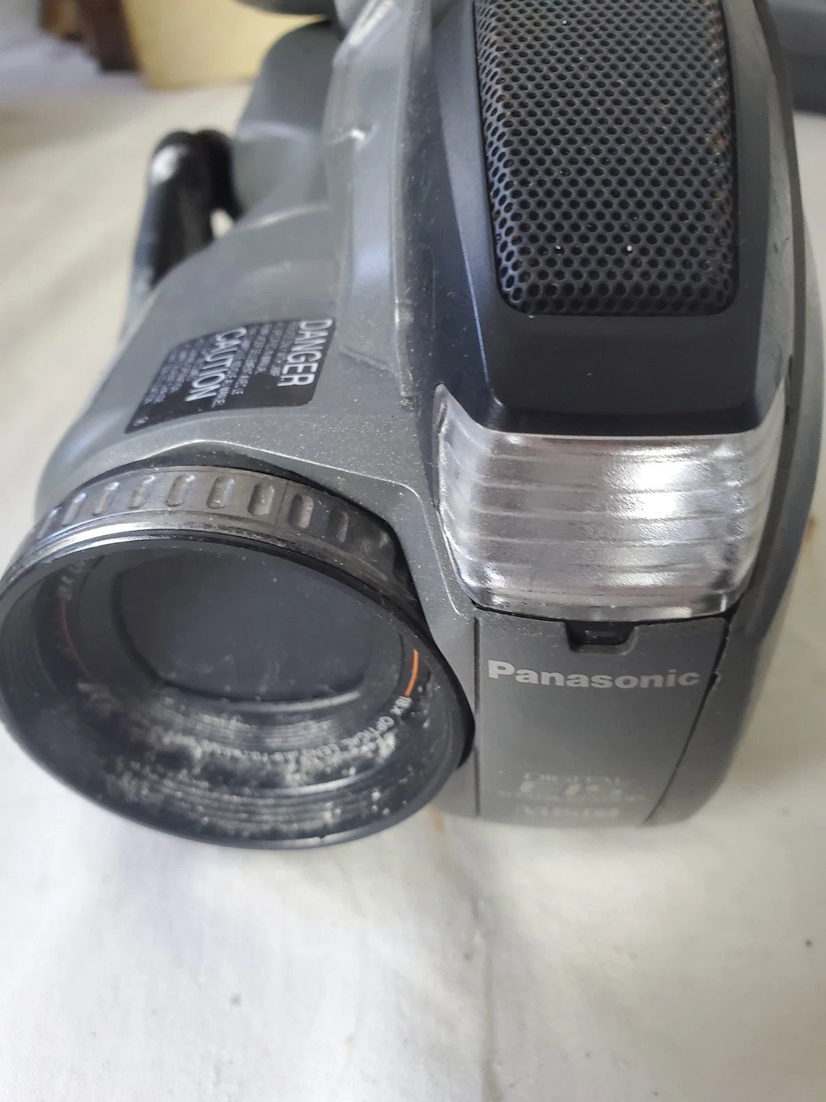 Panasonic PV-D3000D Camcorder Hi-Definition Zoom Lens 18x Untested - Parts Only