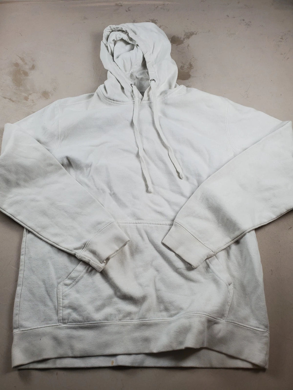 District White Pullover Hoodie – Size M – Soft Fleece Sweatshirt