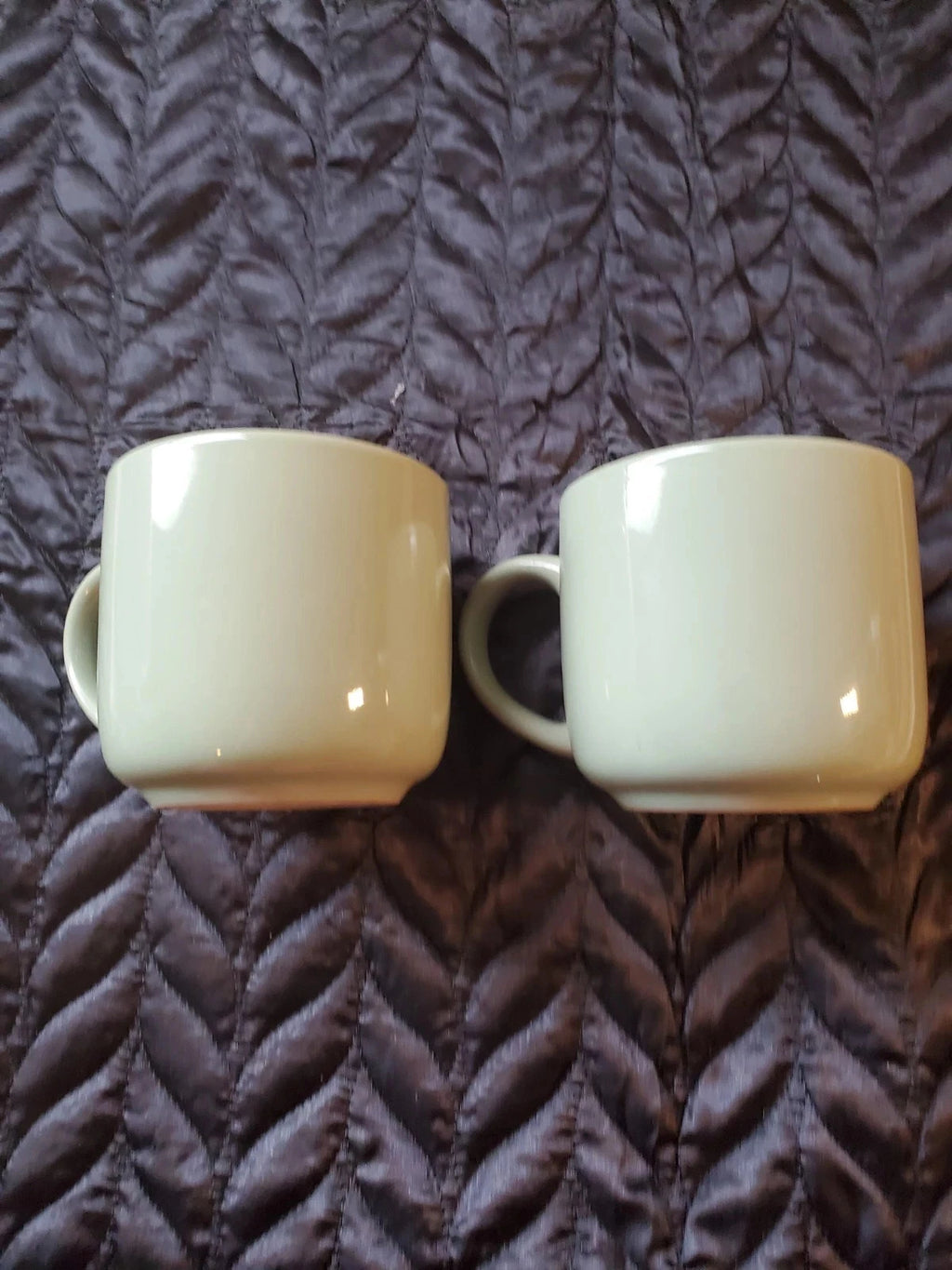 Gibson Elite Set of 2 Vintage Green Stoneware Coffee Mugs - Excellent
