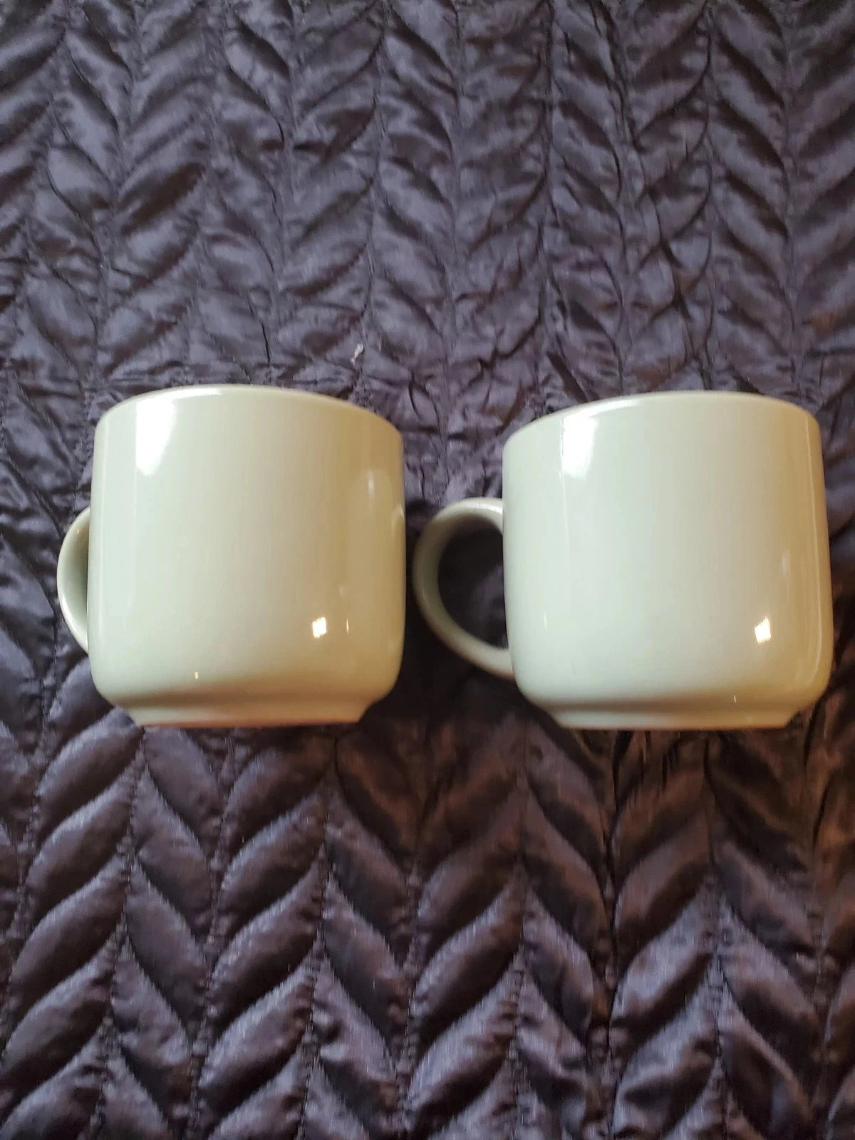 Gibson Elite Set of 2 Vintage Green Stoneware Coffee Mugs - Excellent