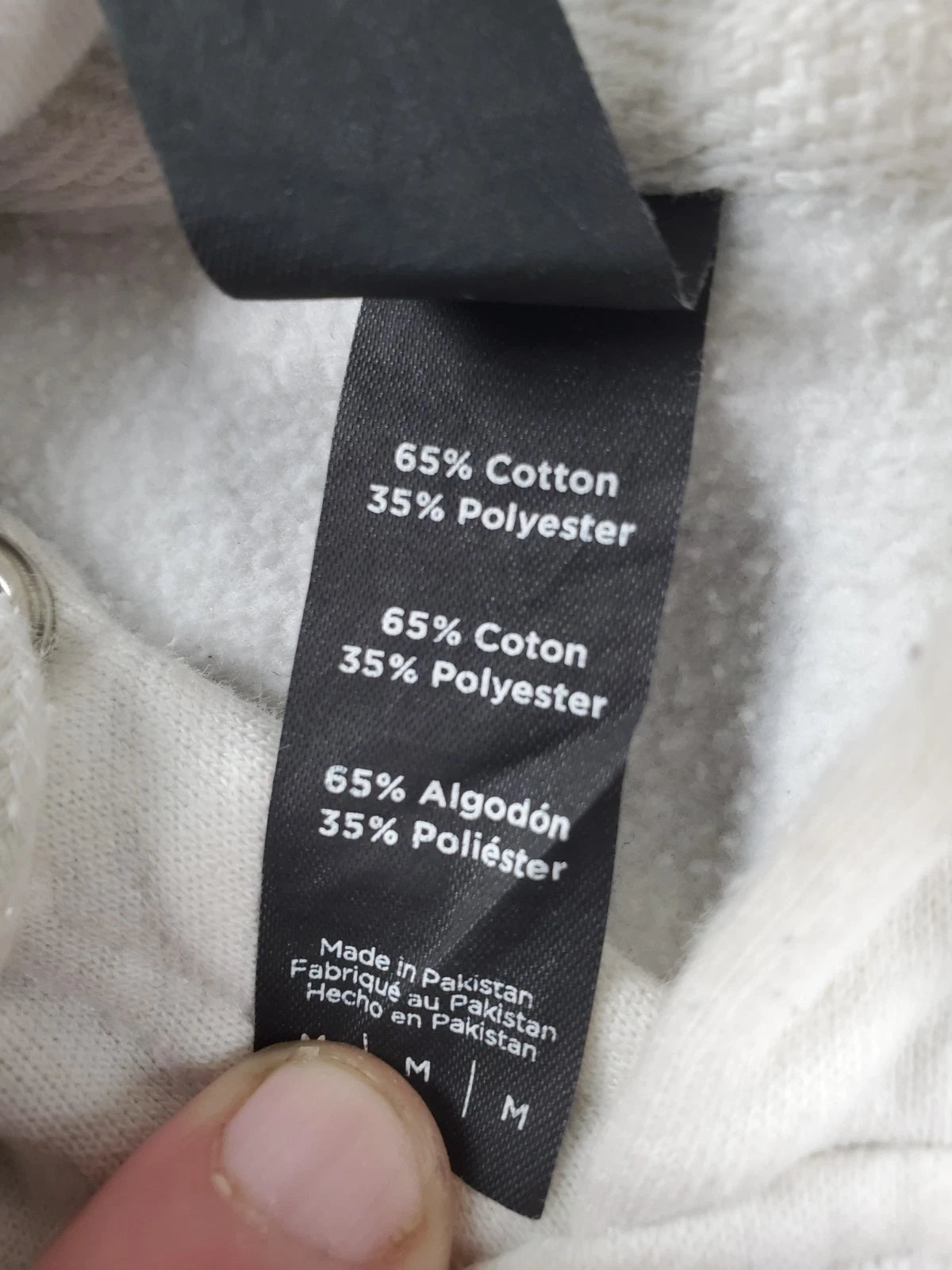 District White Pullover Hoodie – Size M – Soft Fleece Sweatshirt
