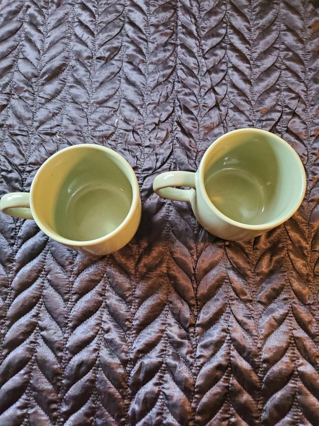 Gibson Elite Set of 2 Vintage Green Stoneware Coffee Mugs - Excellent