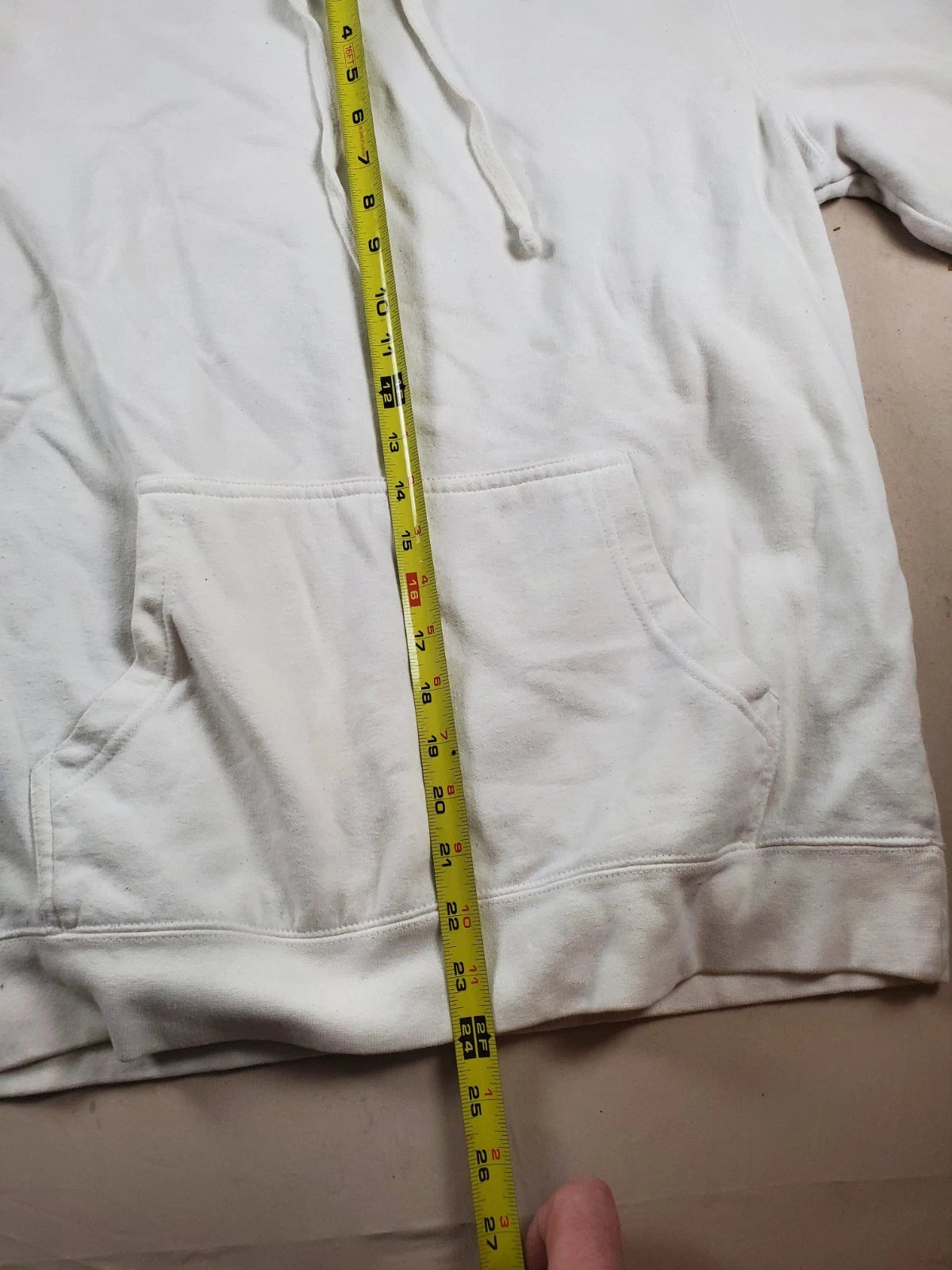 District White Pullover Hoodie – Size M – Soft Fleece Sweatshirt