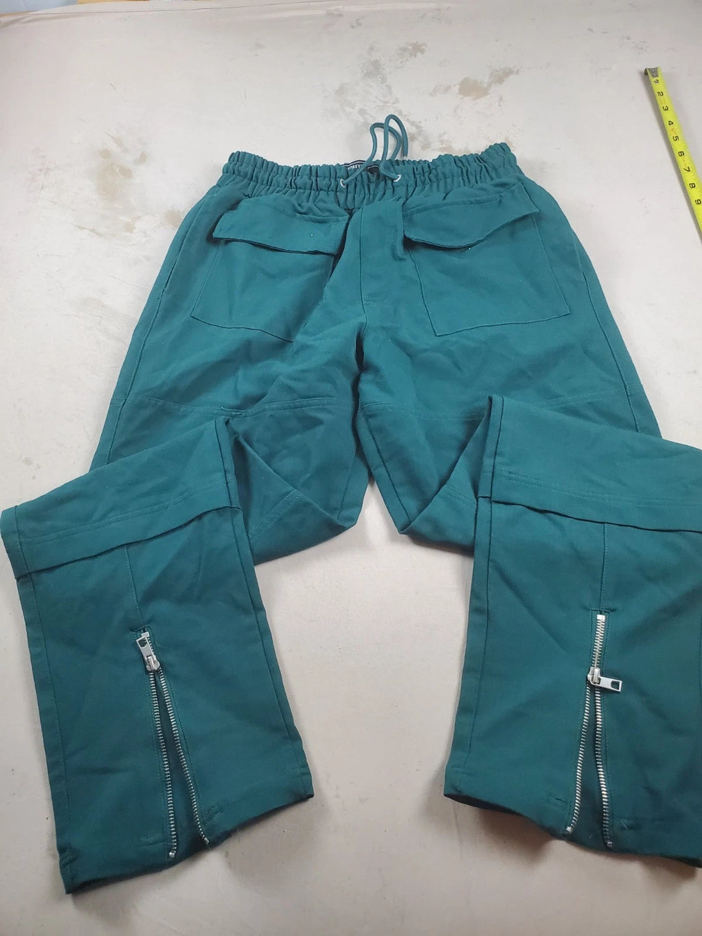 Forever 21 Men’s Green Jogger Pants Size M Elastic Waist And Zipper Ankles