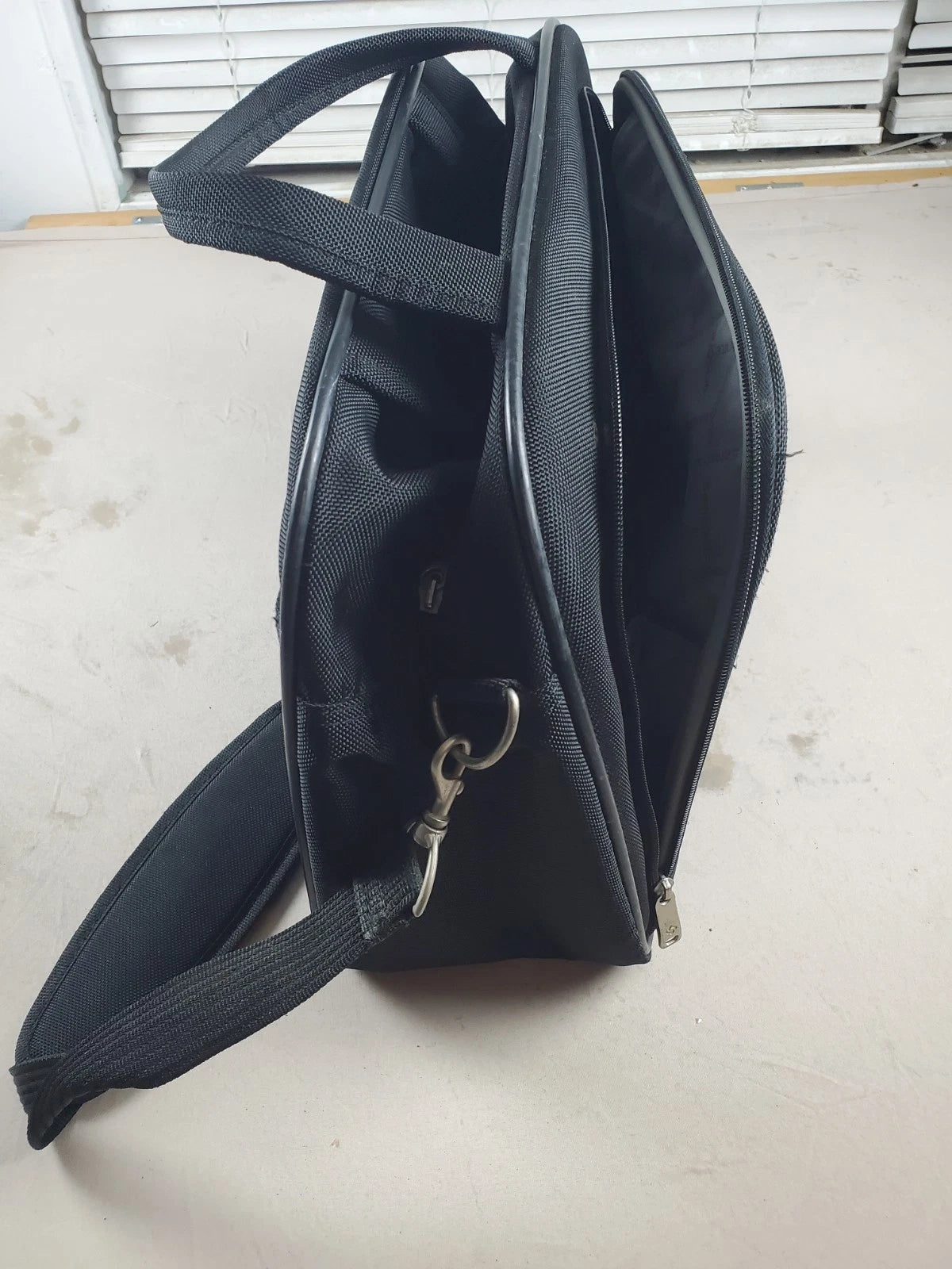 Samsonite Laptop Case Black Soft Shoulder Bag Travel Briefcase 17"x 12" x 3"